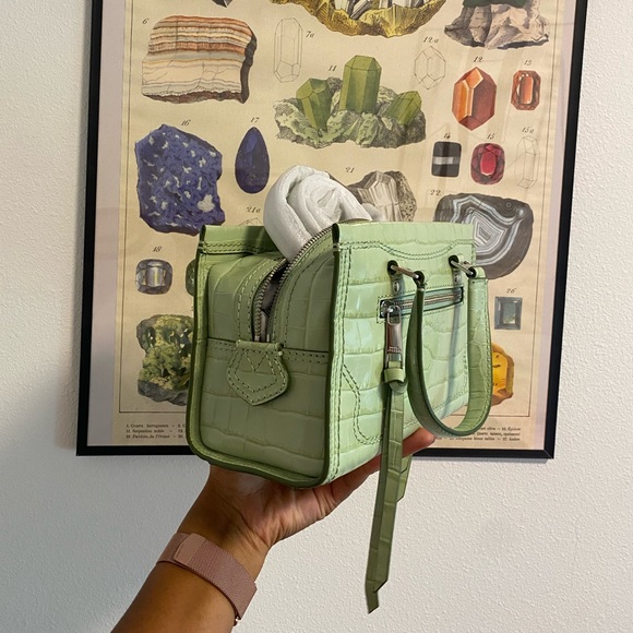 NEW: Marc Jacobs Pear-colored Croc Design Bag in Boxy Silhouette - Picture 4 of 7